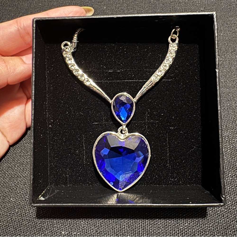 Elegant Blue Heart Necklace